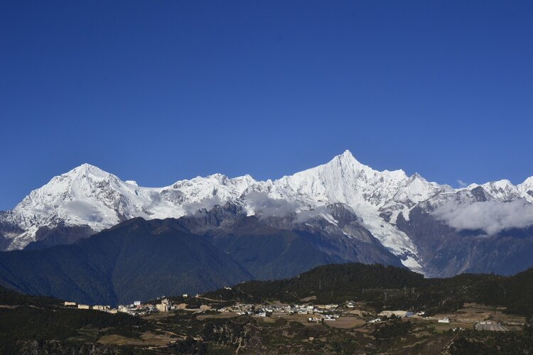 Les montagnes enneigées Meili à Shangri-La