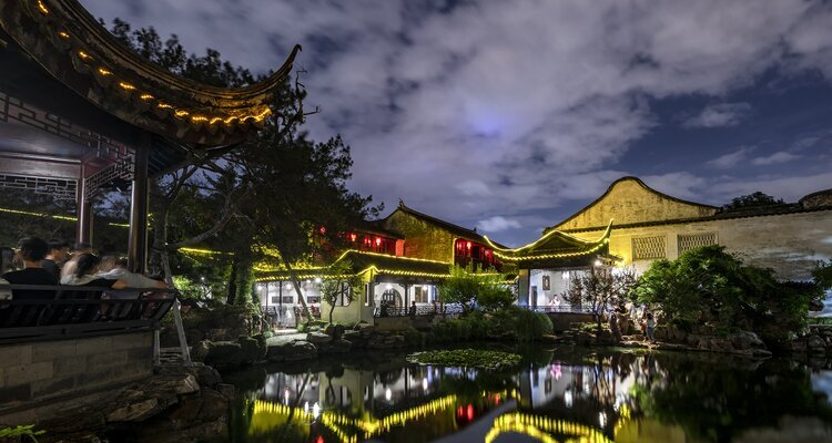 Visitez le jardin du Maître des filets la nuit