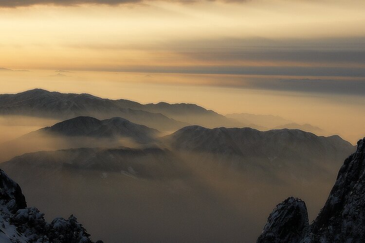 Huangshan — Là où les montagnes majestueuses peignent un paysage inoubliable