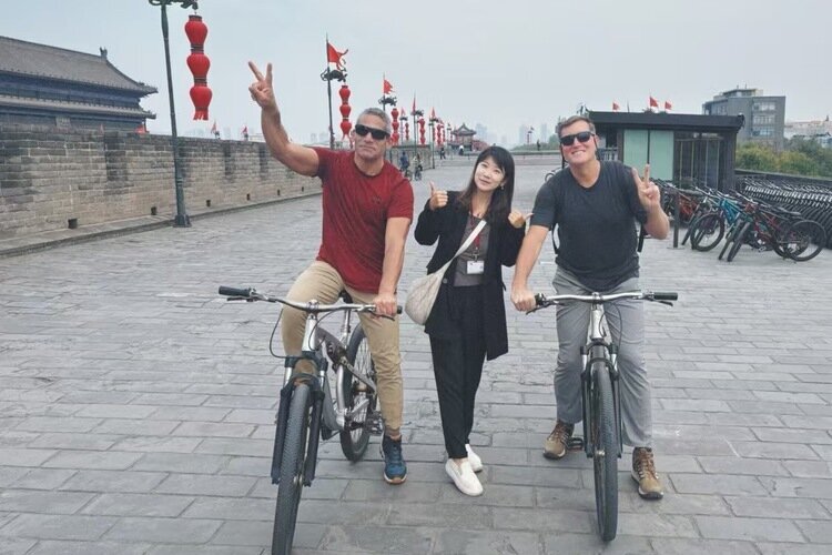 Nos invités avec guide touristique aux remparts de la ville de Xi'an